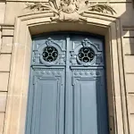 Place Maubert Centre Paris Vue Paris Studio Contemporain Climatisation Ascenseur